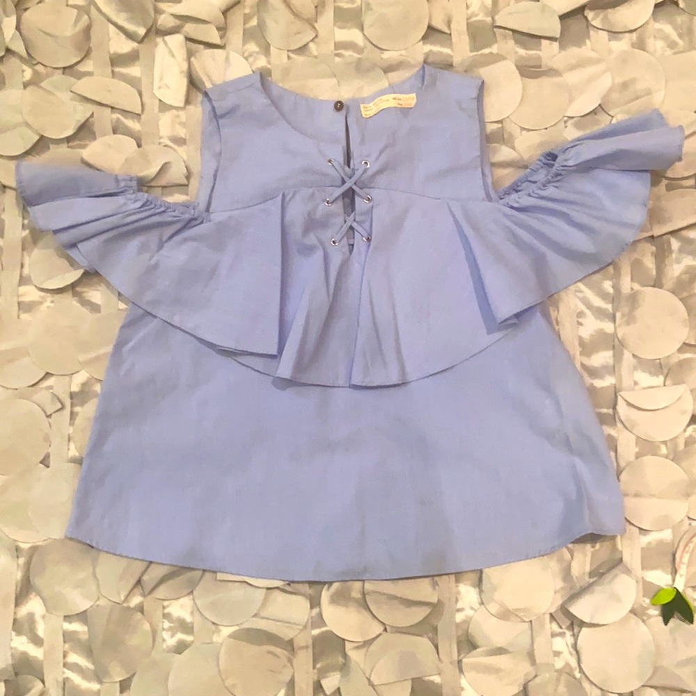 Off the shoulder ruffle short sleeves for girls.